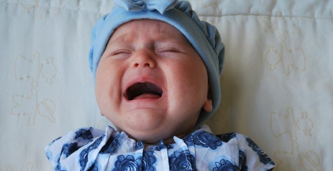 Bayi rewel karena perut kembung
