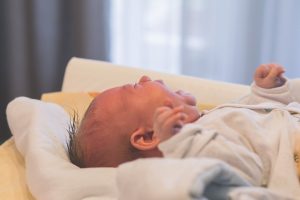 Cara mengatasi perut kembung pada bayi