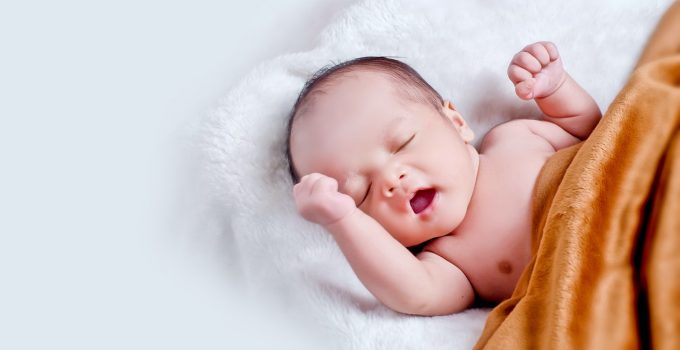 Merawat bayi baru lahir perlu kesabaran yang tinggi