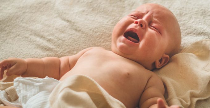 cara mengatasi sembelit pada bayi dengan mengetahui penyebabnya