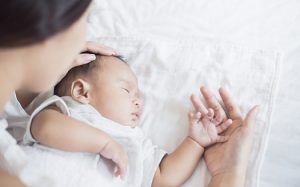 tips mengatasi bayi tidur gelisah saat malam hari
