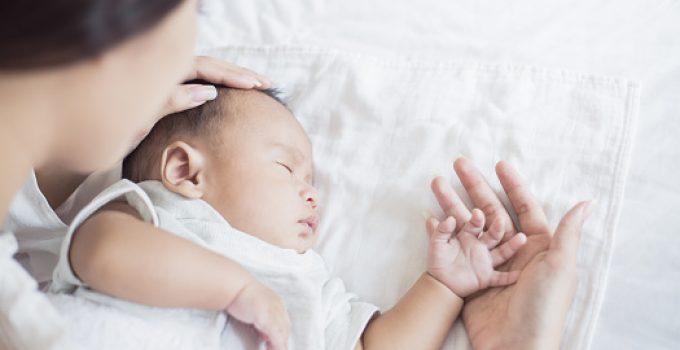 tips mengatasi bayi tidur gelisah saat malam hari