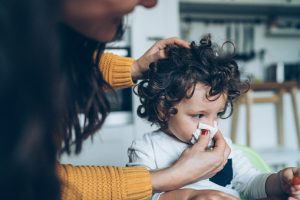 hidung tersumbat bisa menjadi penyebab bayi tidur gelisah saat malam hari