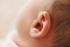 masalah telinga pada bayi bisa menyebabkan bayi gelisah saat tidur malam hari