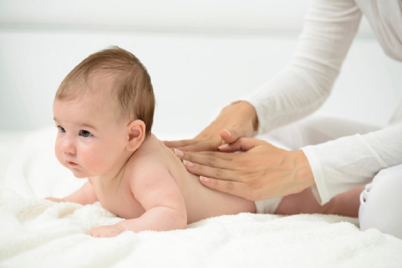 Cara mengatasi perut kembung pada bayi