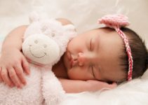 Menidurkan bayi saat sudah mulai tertidur