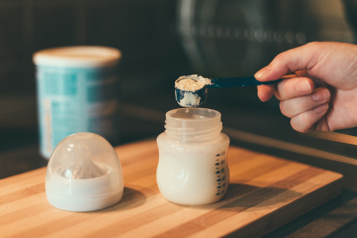 Kenapa bayi tiba-tiba tidak mau minum susu formula